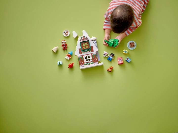 Image du produit LEGO Maison en pain d'épice avec le Père Noël (10976)