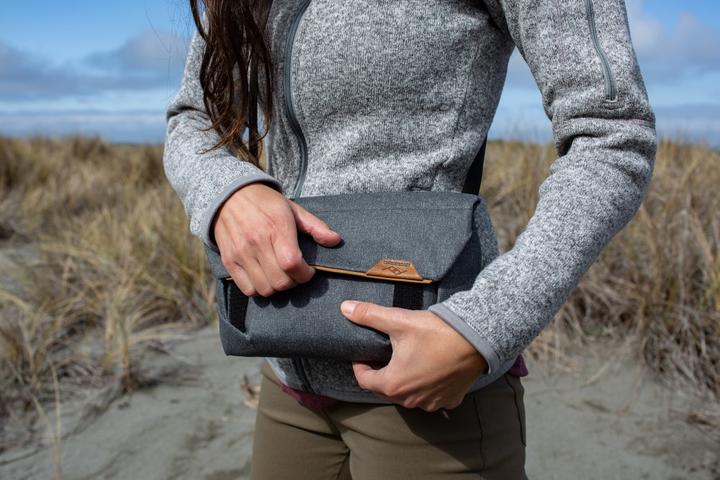 Image du produit Peak Design Pochette de terrain v2 (Sacoche de hanche pour appareil photo, Sac à bandoulière pour appareil photo, 3 l)
