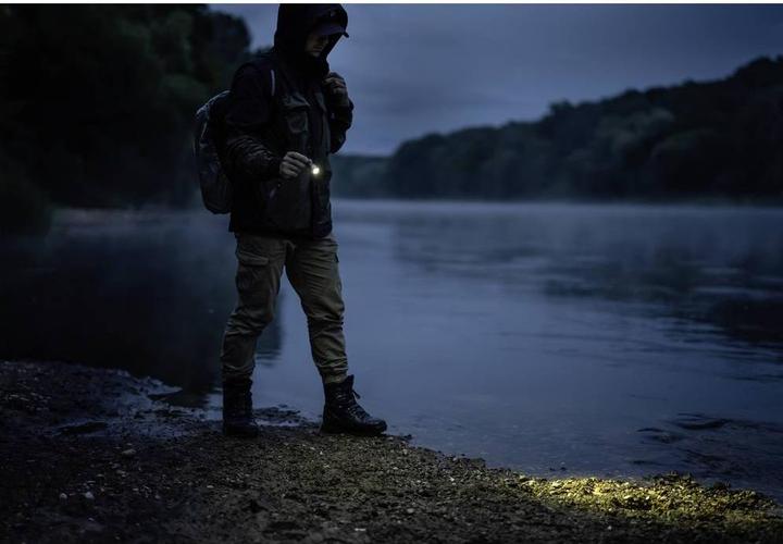 Produktbild ArmyTek Prime C1 Pro Warm Mini-Taschenlampe mit Schlüsselanhänger, mit Gürtelclip akkubetrieben 1 (6.70 cm, 1000 lm)