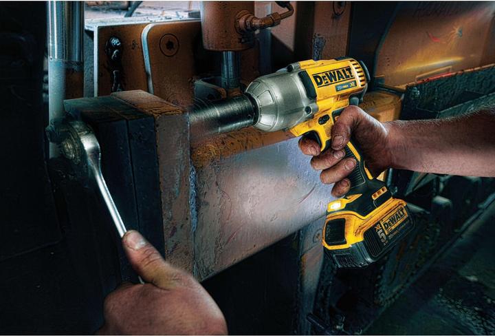 Actual product image DeWalt Battery impact wrench (Rechargeable battery operated)