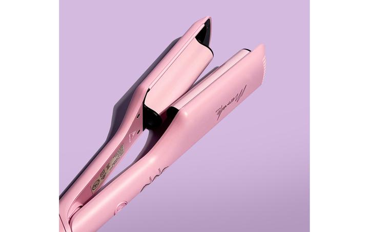 Actual product image Mermade The new Double Waver by Hair embodies the philosophy "less is more". With its inn