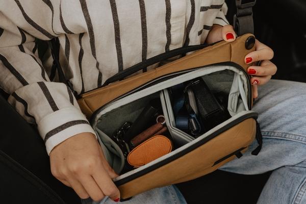 Actual product image Peak Design Everyday Sling 3L (Camera shoulder bag, 3 l)