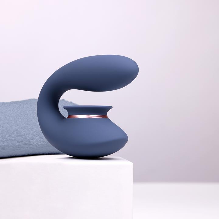 Image du produit Innovation Twitch 3 - Vibromasseur et Aspiration Rechargeables - Silicone - 10 Speed - Bleu/Gris