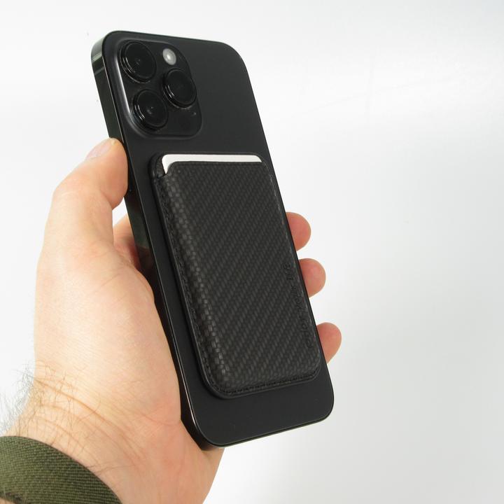 Produktbild PhoneLook Magnetischer Kartenhalter Wallet Carbon Effekt Kompatibel mit MagSafe (Apple iPhone 12, Realme 12 Pro+)