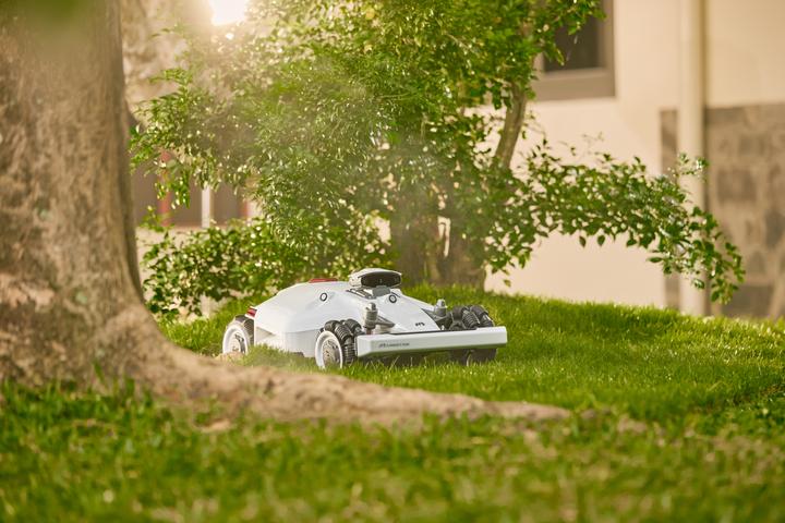 Actual product image Mammotion Luba 2 AWD 1000 (1000 m²)