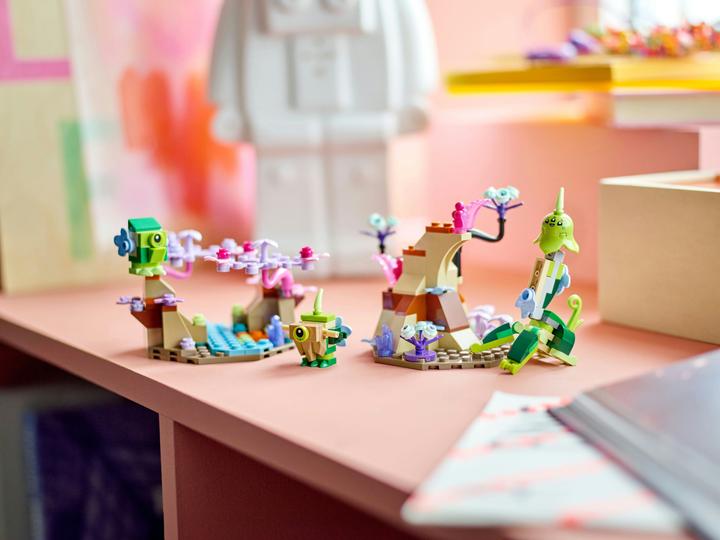 Actual product image LEGO Alien planet (40716, LEGO DC)