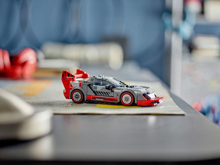 Produktbild LEGO Audi S1 e-tron quattro Rennwagen (76921, LEGO Speed Champions)