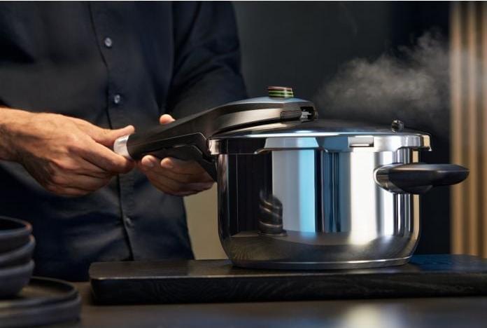 Produktbild WMF Schnellkochtopf 8,5l Dampfkochtopf Perfect Premium Induktion Edelstahl 18/10 (22 cm, Dampfkochtopf, Edelstahl)