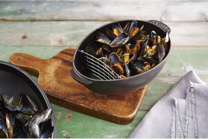 Actual product image Staub Mussel pot (25 cm, Casserole + Stewpot, Cast iron)