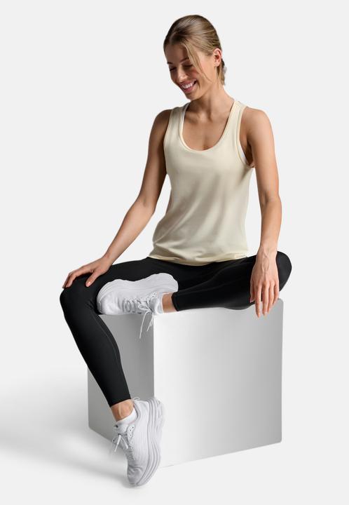 Actual product image 2XU Aero Singlet (M)