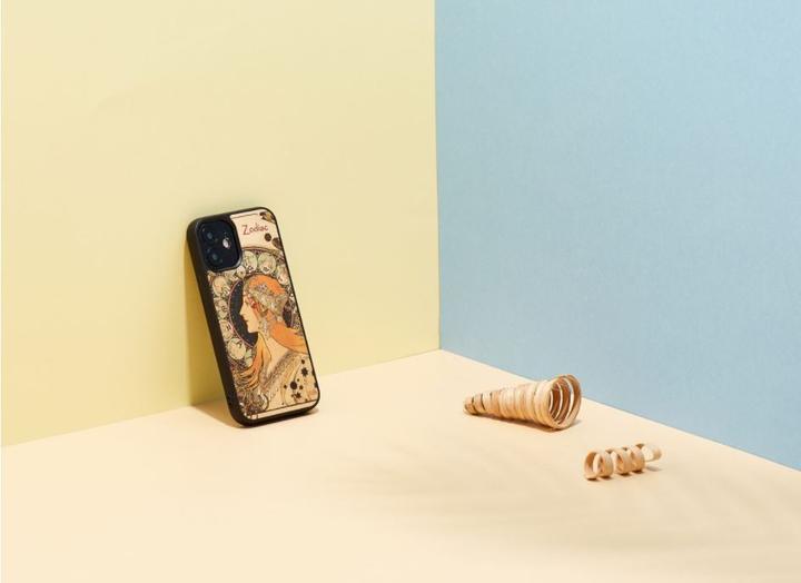 Produktbild Man.Wand &WOOD case for iPhone 12 mini zodiac juodas (Apple iPhone 12 mini)