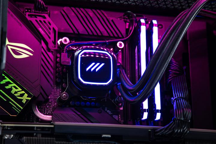 Image du produit Mifcom Savage (Intel Core i9-10900K, 32 Go, 1000 Go, GeForce RTX 3080)