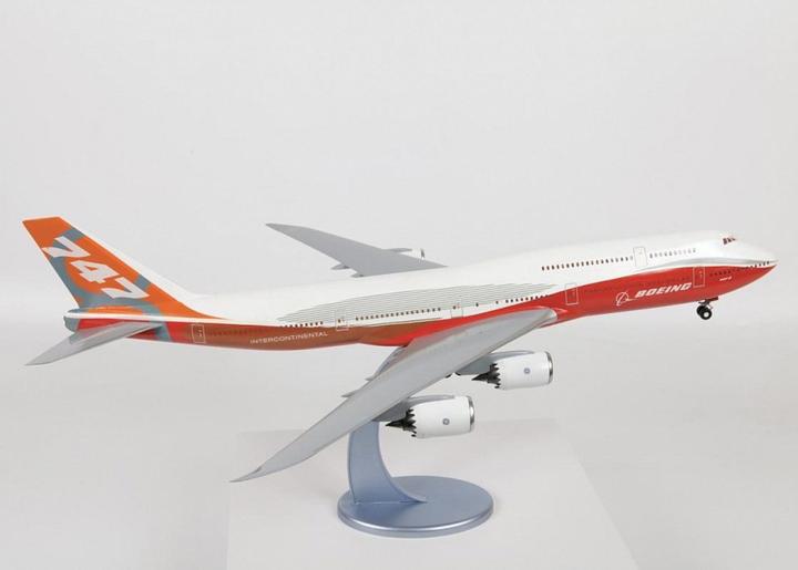 Produktbild Carson 1:144 Passagier-Flugzeug Boeing 747-8