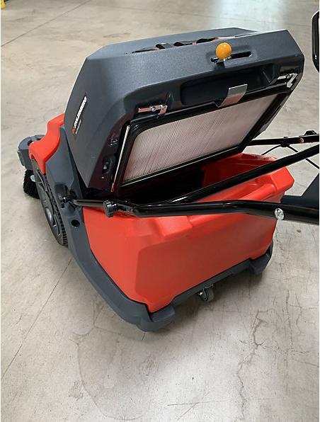 Immagine prodotto Stolzenberg Spazzatrice Twin Sweep, TS 900E Basic, con sistema di spazzole a tandem.