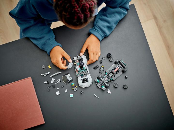 Produktbild LEGO Mercedes-AMG F1 W12 E Performance & Mercedes-AMG Project One (76909, LEGO Speed Champions)
