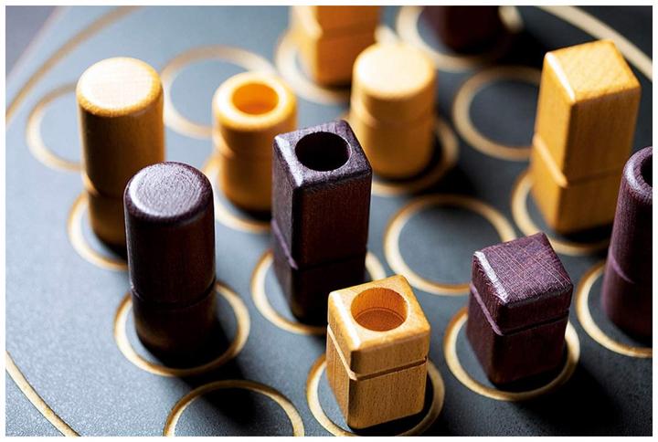Actual product image Gigamic Quarto Classic (French, English, Italian, German)