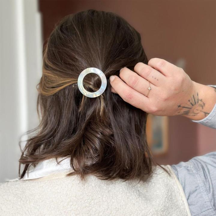 Actual product image Bachca Seashell Round Hairclip