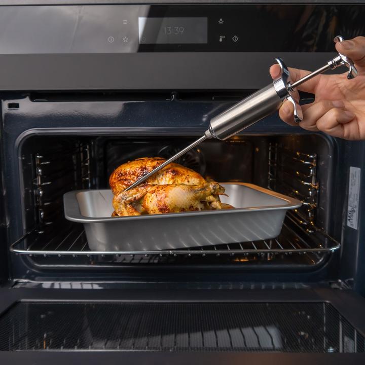 Actual product image Intirilife Marinating syringe