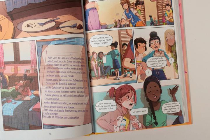 Actual product image Loewe Der Kussclub (Band 1) - Liebe auf dem Stundenplan (German, BeKa, Maya, Annette von der Weppen, Loewe Graphix, 2024)