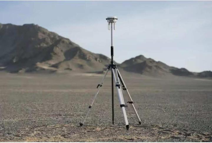 Actual product image DJI D-RTK 3 Survey Pole and Tripod Kit (Drone mount, DJI D-RTK 3)