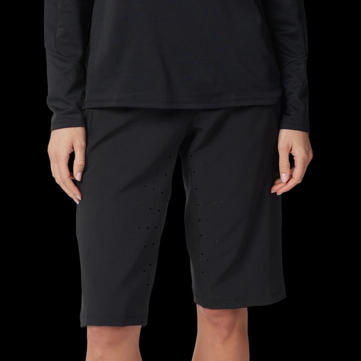 Produktbild Fox Short 24 W Defend Blk (2)