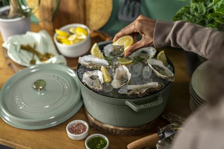 Produktbild Staub Cocotte (24 cm, Bräter + Schmortopf, Gusseisen)