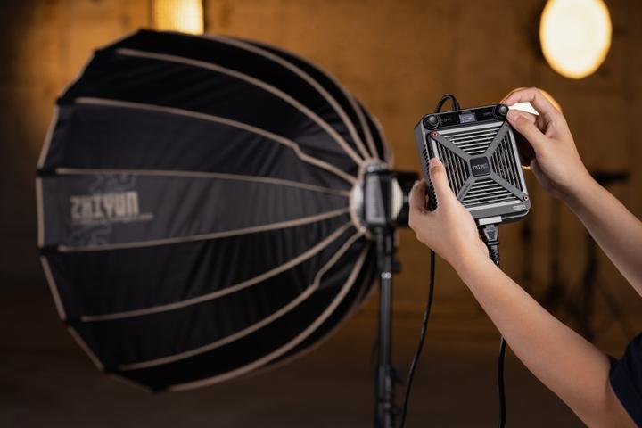 Produktbild Zhiyun Molus G200 (Videoleuchte)