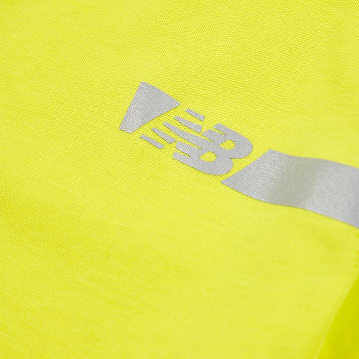 Produktbild New Balance B NB Reflective Flying NB Tee (14, 15)