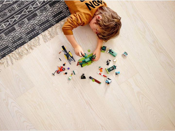 Image du produit LEGO Joker en fuite et Batman (76138, LEGO DC)