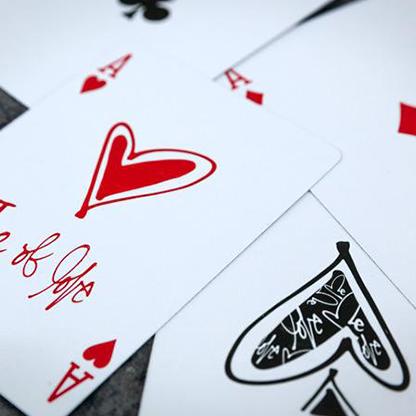 Produktbild Theory11 Love Me Playing Cards (Englisch)