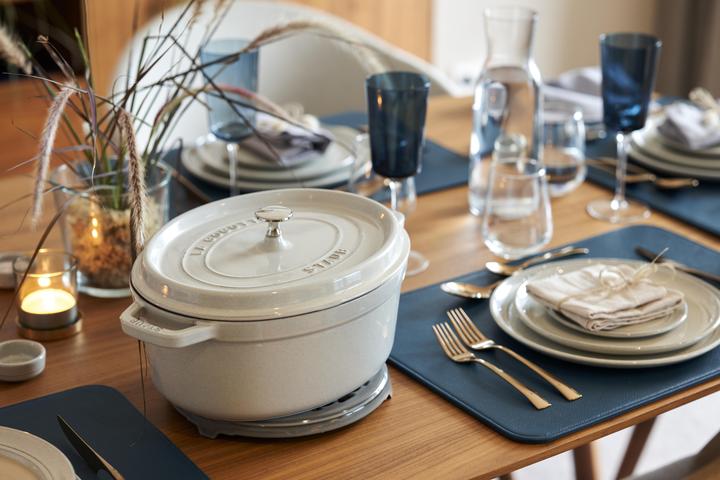 Productafbeelding Staub Ovale Cocotte (23 cm, Braadpan + kasserol, Gietijzer)