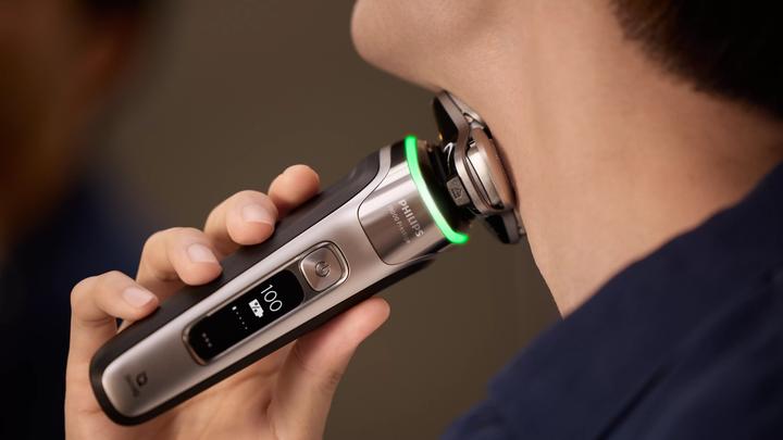 Actual product image Philips i9000 Prestige XP9204/10 Wet & Dry Electric Shaver with SkinIQ