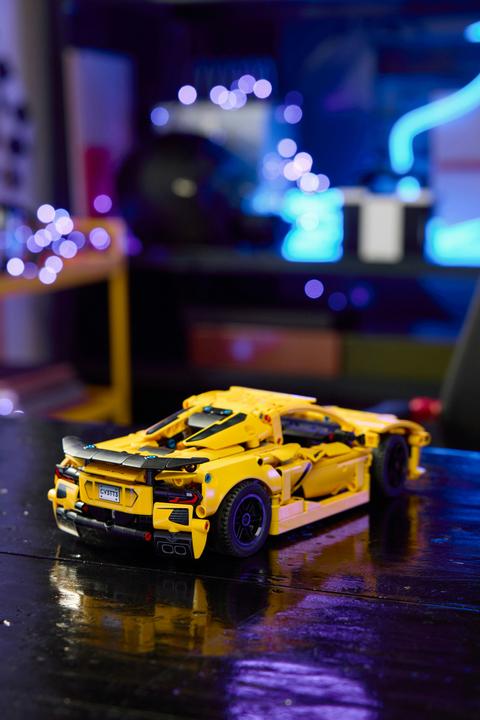 Actual product image LEGO Chevrolet Corvette Stingray (42205, LEGO Technic)