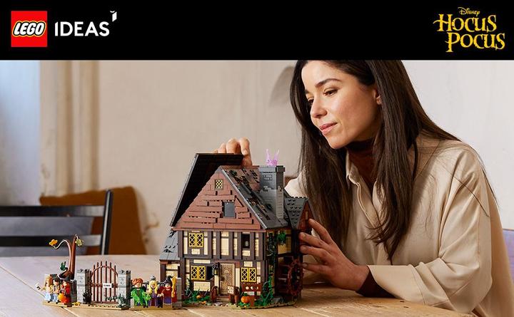 Image du produit LEGO Disney Hocus Pocus: The Sanderson Sisters' Cottage (21341, LEGO Ideas, LEGO difficiles à trouver)
