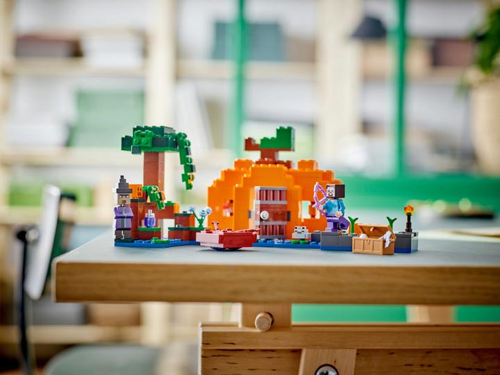 Actual product image LEGO The pumpkin farm (21248, LEGO Minecraft)