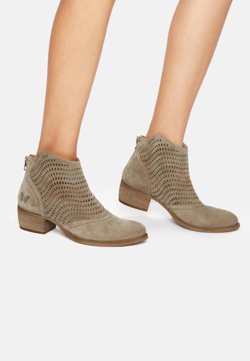 Actual product image Felmini This stiff boot from is made from suede. They offer a perfect blend of (41)