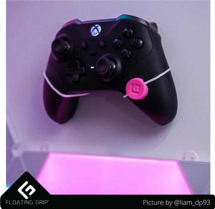 Actual product image Floating Grip XBox Controller Wall Mount (Xbox Series X, Xbox One X, Xbox One S, Xbox Series S)