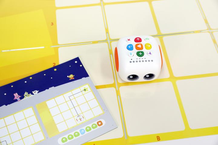 Actual product image MatataLab Matatastudion MINT robot "Tale-Bot Pro" from 3 years - new