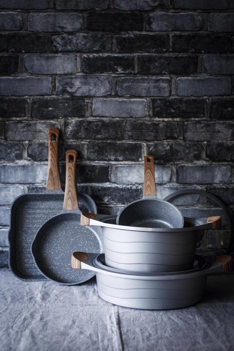 Immagine prodotto Lacor Teglia Stilo con coperchio in vetro in alluminio fuso D28cm (28 cm, Casseruola con manico, Alluminio pressofuso)
