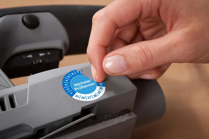 Actual product image Avery Test badges