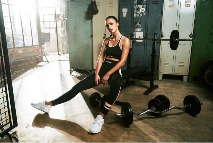 Image du produit Gorilla Sports Banc de musculation avec étagère