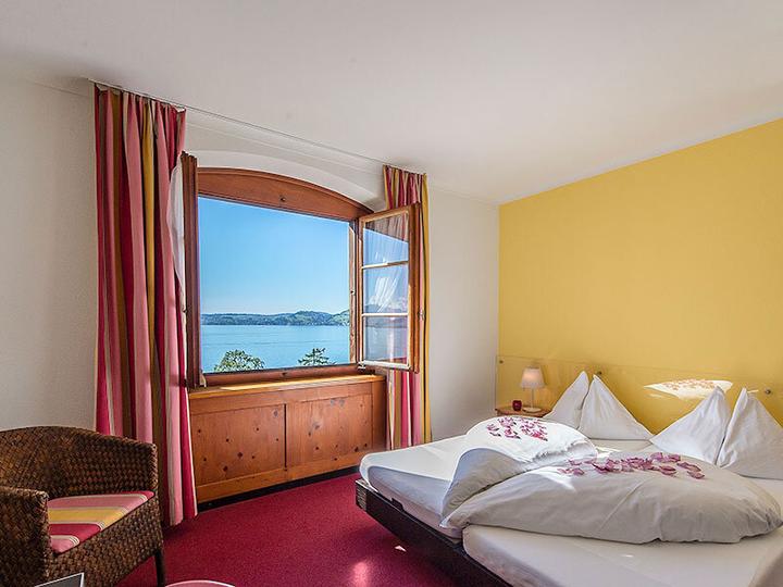 Actual product image Smartbox Séjour d'une nuit sur le lac des Quatre-Cantons avec accès bien-être et souper Menu 5 Plats (2 pers.)