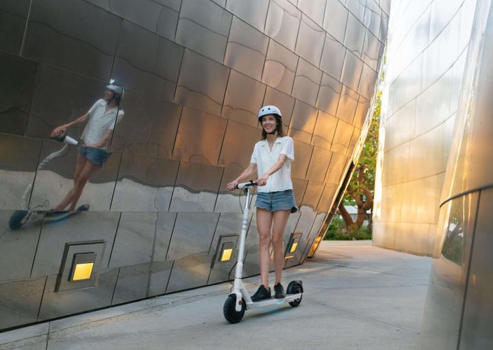 Actual product image Okai ES20 NEON (20 km/h, 40 km, 300 W)