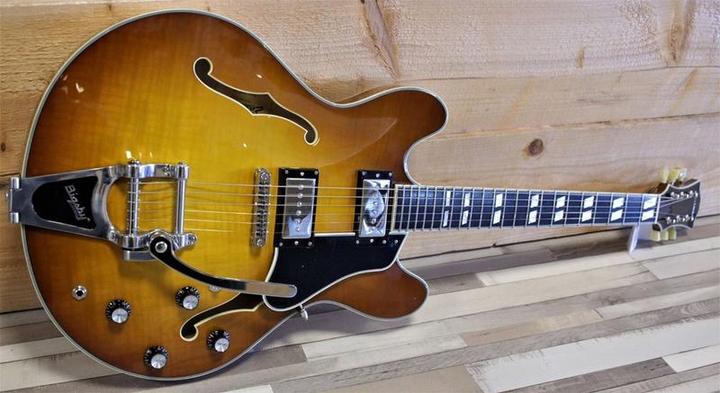 Eastman Guitars Eastman T486B Goldburst (Chitarra classica, Strato esterno in acero)