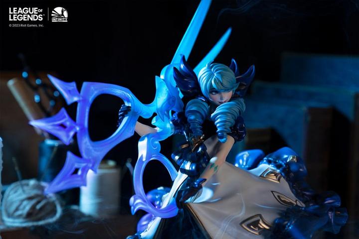 Image du produit Infinity Studios League of Legends "The Hallowed Seamstress - Gwen" Statue 1/6