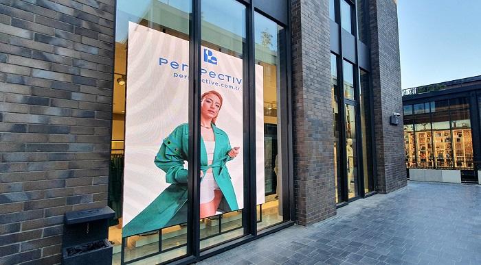 Produktbild DSS Indoor LED Stele Portrait, 82", schwarz