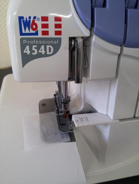 Produktbild W6 Overlock Nähmaschine N 454D