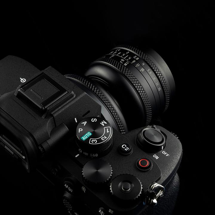 Produktbild AstrHori Full Frame 50mm F1.4 Tilt Lens with Panasonic Olympus M43 mount (black) (Olympus)