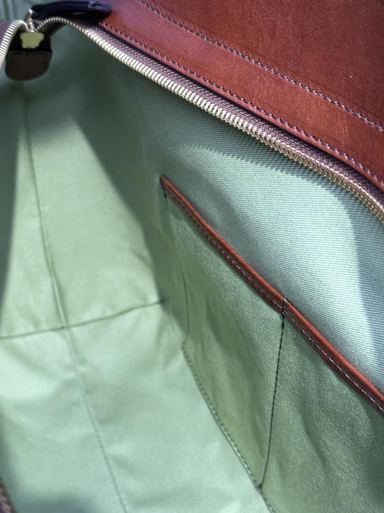 Immagine prodotto The Bridge Shopper vicino al ponte