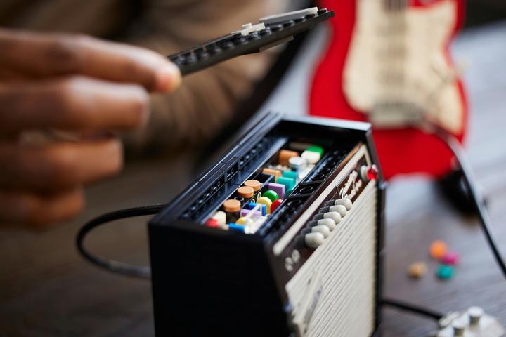 Produktbild LEGO Fender Stratocaster (21329, LEGO Ideas, LEGO Seltene Sets)